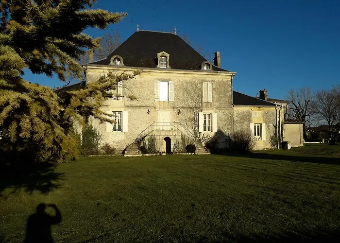 Chateau De Varaize