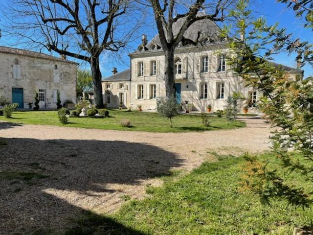 Frühstückspension Chateau De Varaize